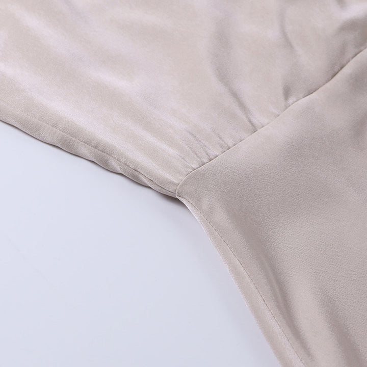 KLAUDIA - SATINIERTES KLEID MIT SCHLITZ