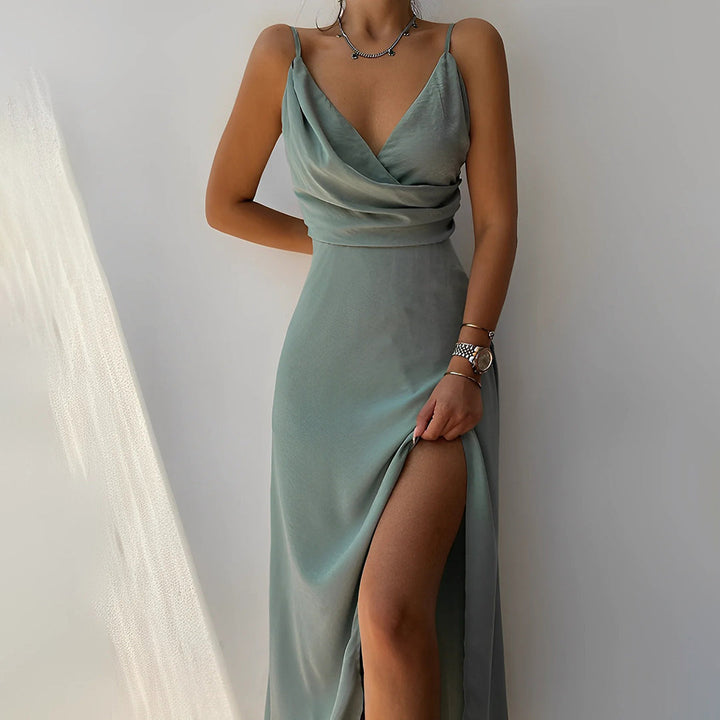 KLAUDIA - SATINIERTES KLEID MIT SCHLITZ